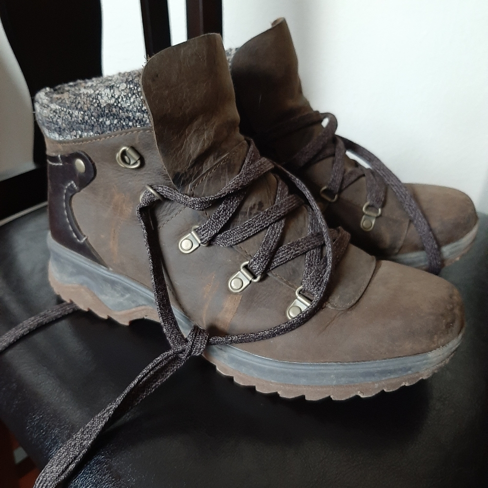 Merrell boots size 7